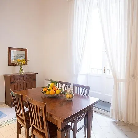 Antico Palazzo Scala Apartment *