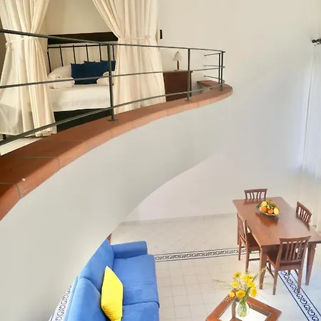 アンティコ パラッツォ スカーラ * ソレント